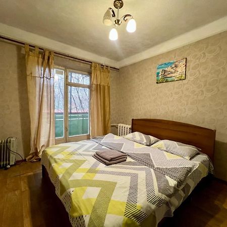 Квартира Эконом-Класса Возле Метро Левобережная Kiev Ngoại thất bức ảnh