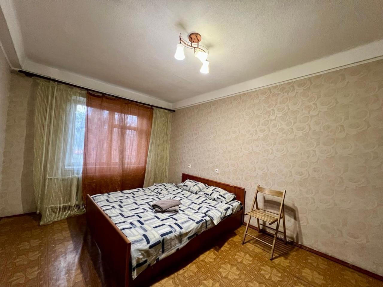 Квартира Эконом-Класса Возле Метро Левобережная Kiev Ngoại thất bức ảnh