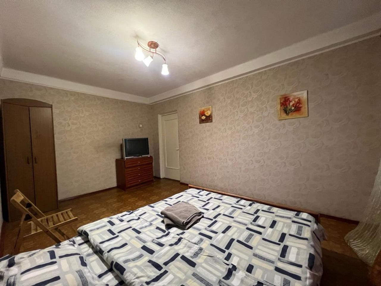 Квартира Эконом-Класса Возле Метро Левобережная Kiev Ngoại thất bức ảnh
