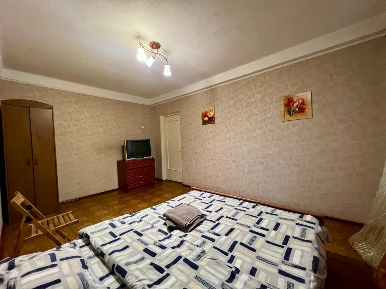 Квартира Эконом-Класса Возле Метро Левобережная Kiev Ngoại thất bức ảnh